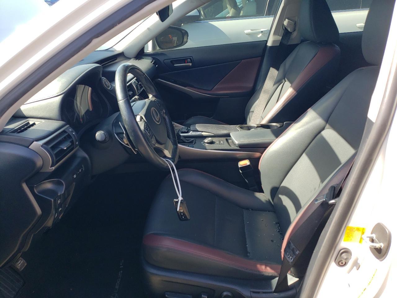 2017 LEXUS IS 200T - Фото 7