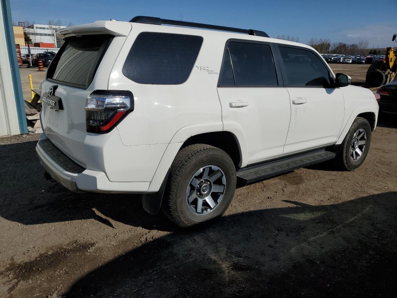 2022 TOYOTA 4RUNNER SR - Image 3