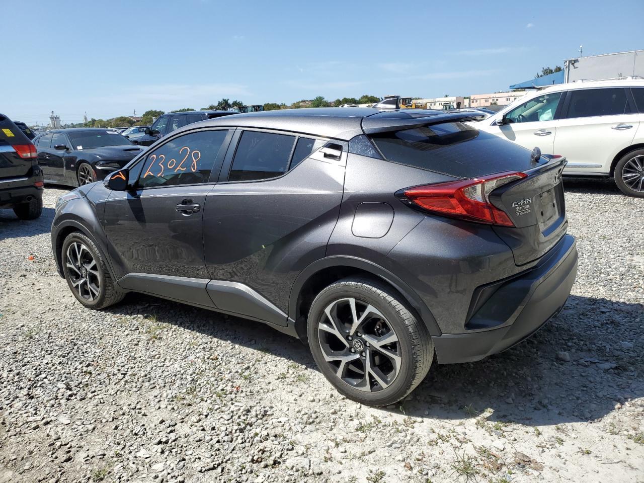 2021 TOYOTA C-HR XLE - Фото 2