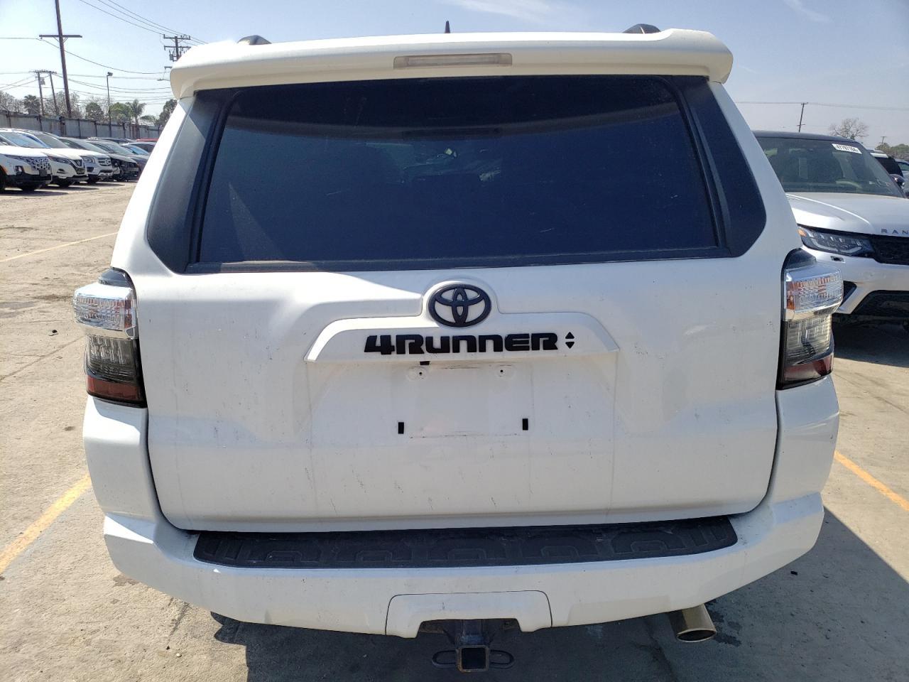 2022 TOYOTA 4RUNNER SR - Фото 6