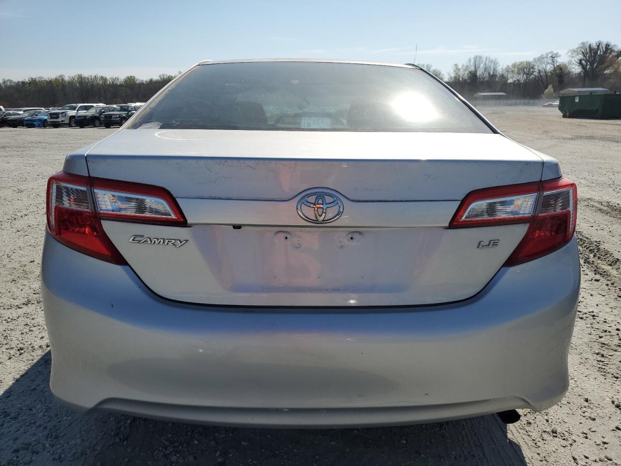 2014 TOYOTA CAMRY L - Image 6