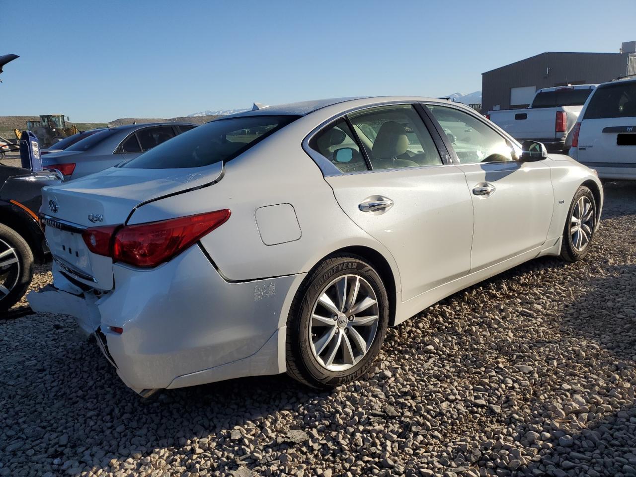 2016 INFINITI Q50 PREMIU - Фото 3