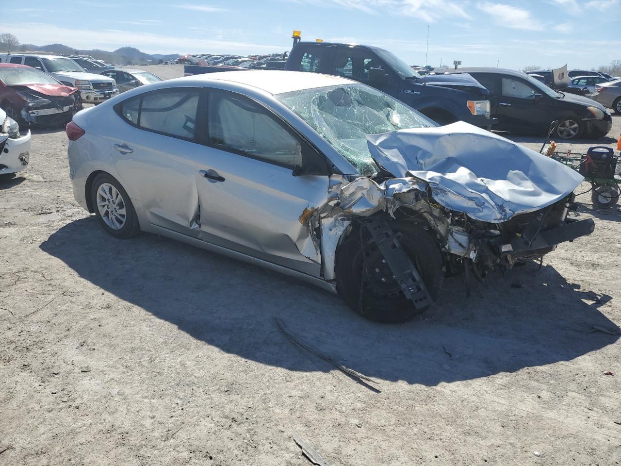 2018 HYUNDAI ELANTRA SE - Image 4