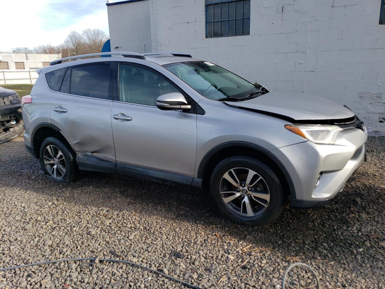 2017 TOYOTA RAV4 XLE - Фото 4