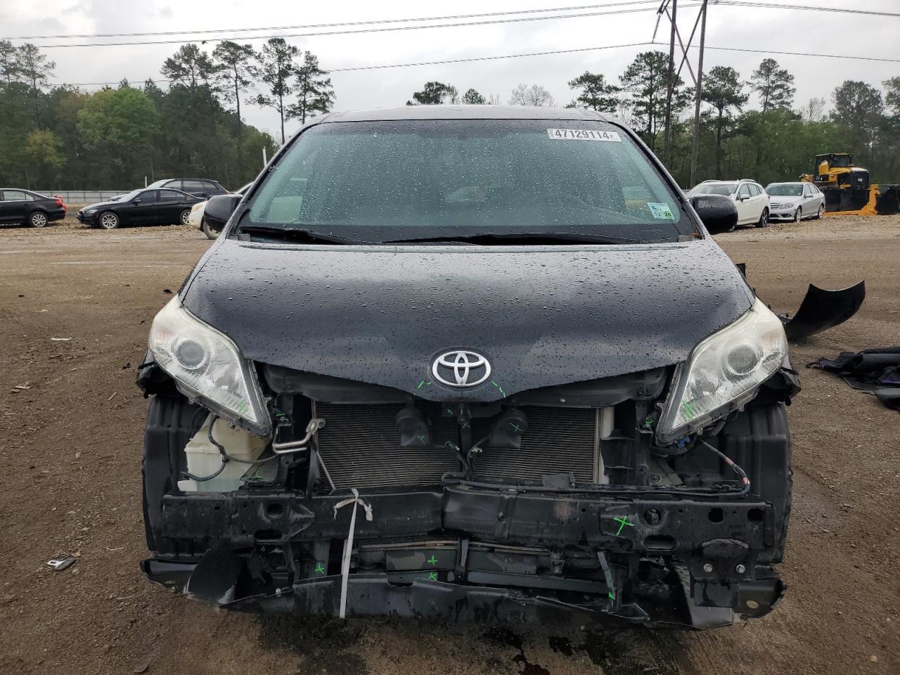 2015 TOYOTA SIENNA LE - Фото 5