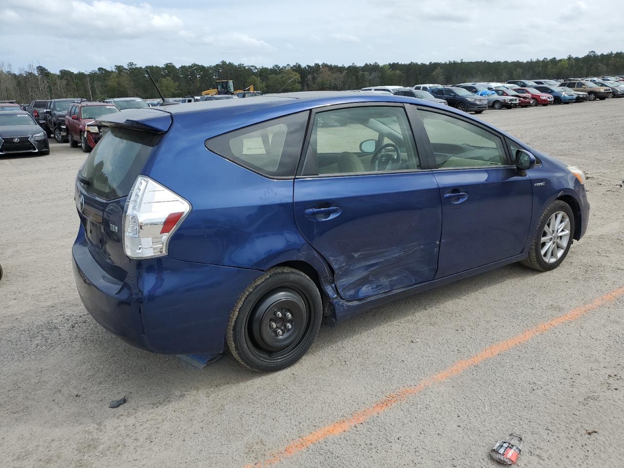 2013 TOYOTA PRIUS V - Image 3