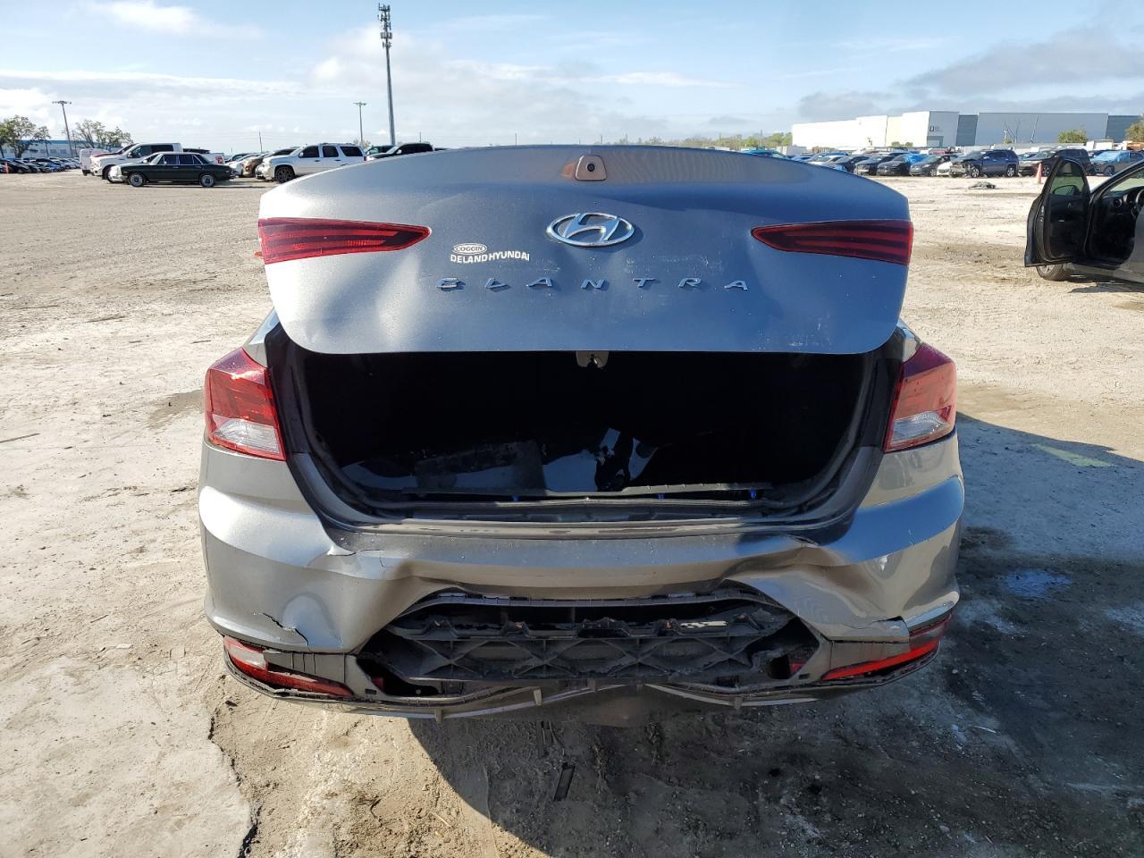 2019 HYUNDAI ELANTRA SE - Фото 6