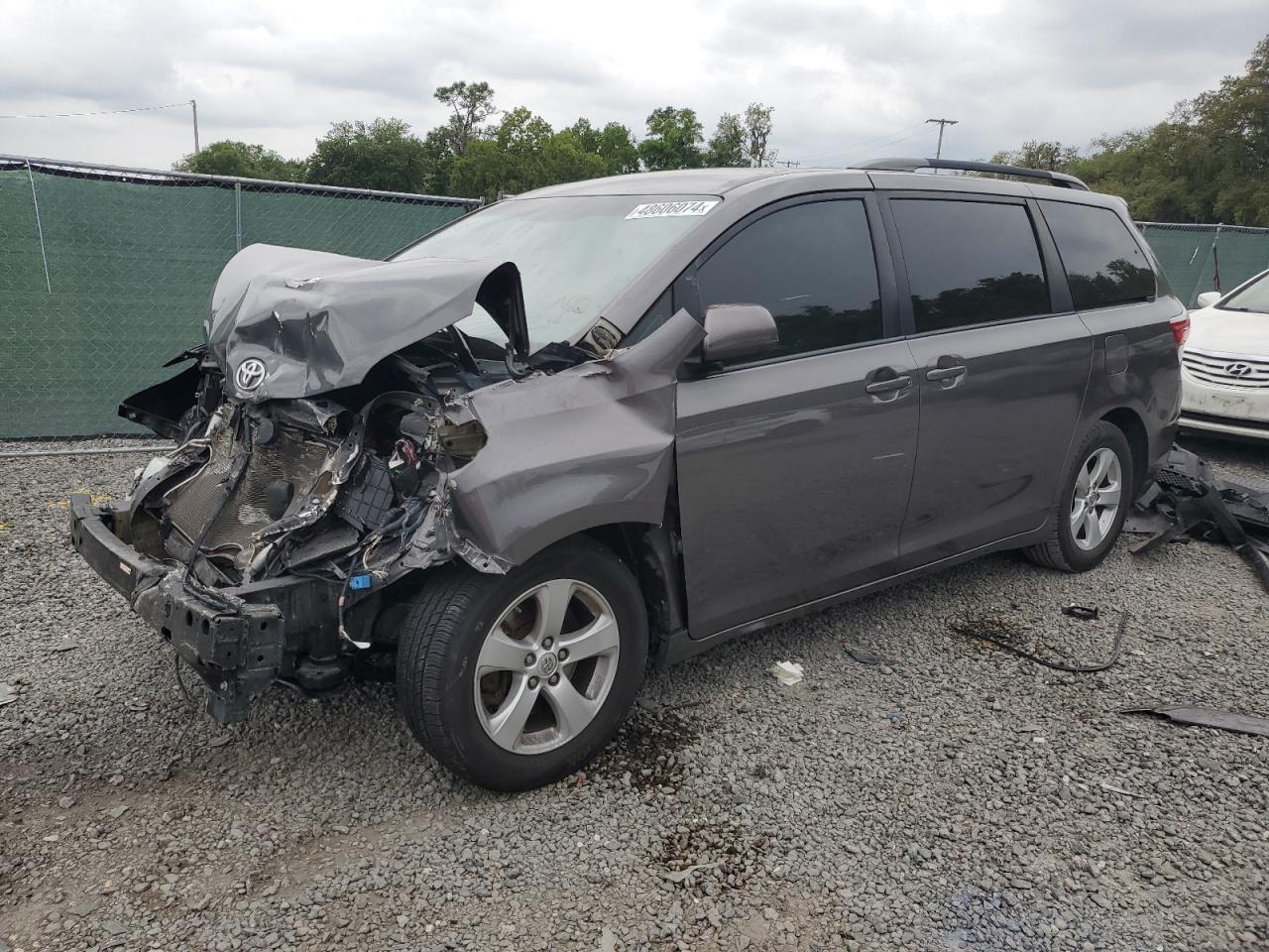 2015 TOYOTA SIENNA LE