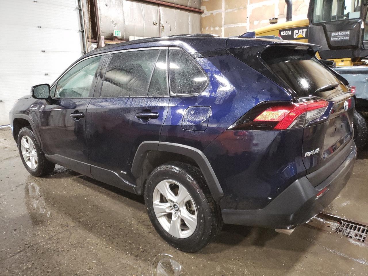2020 TOYOTA RAV4 XLE - Image 2