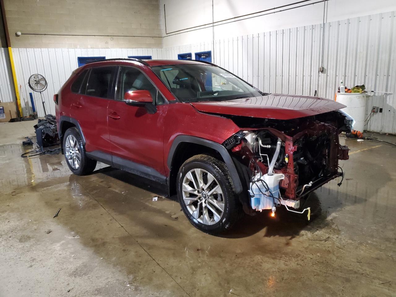 2020 TOYOTA RAV4 XLE P - Фото 4