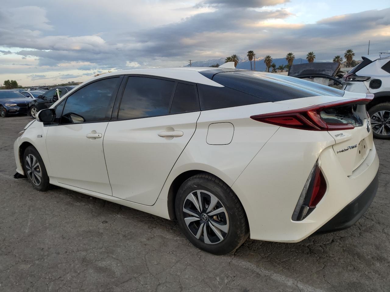 2018 TOYOTA PRIUS PRIM - Фото 2