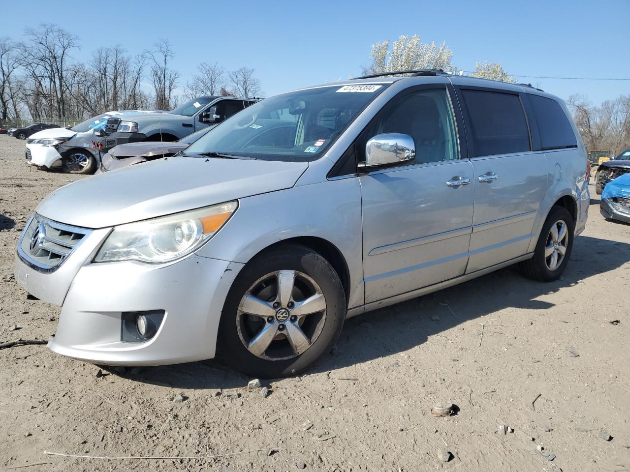 2010 VOLKSWAGEN ROUTAN SEL car image