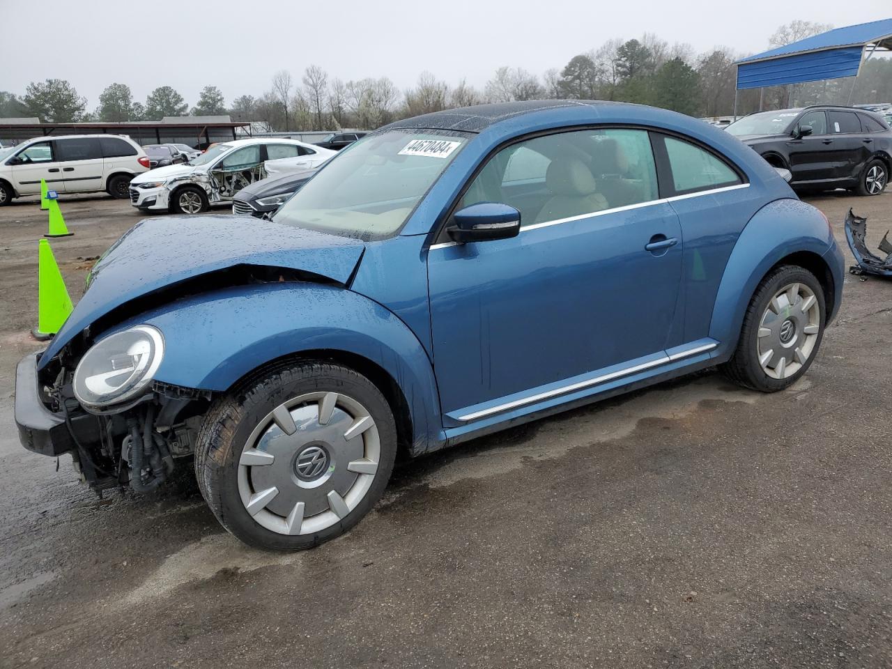 2019 VOLKSWAGEN BEETLE SE