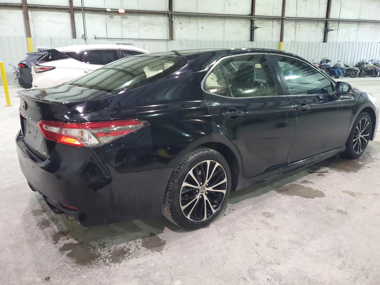 2018 TOYOTA CAMRY L - Фото 3