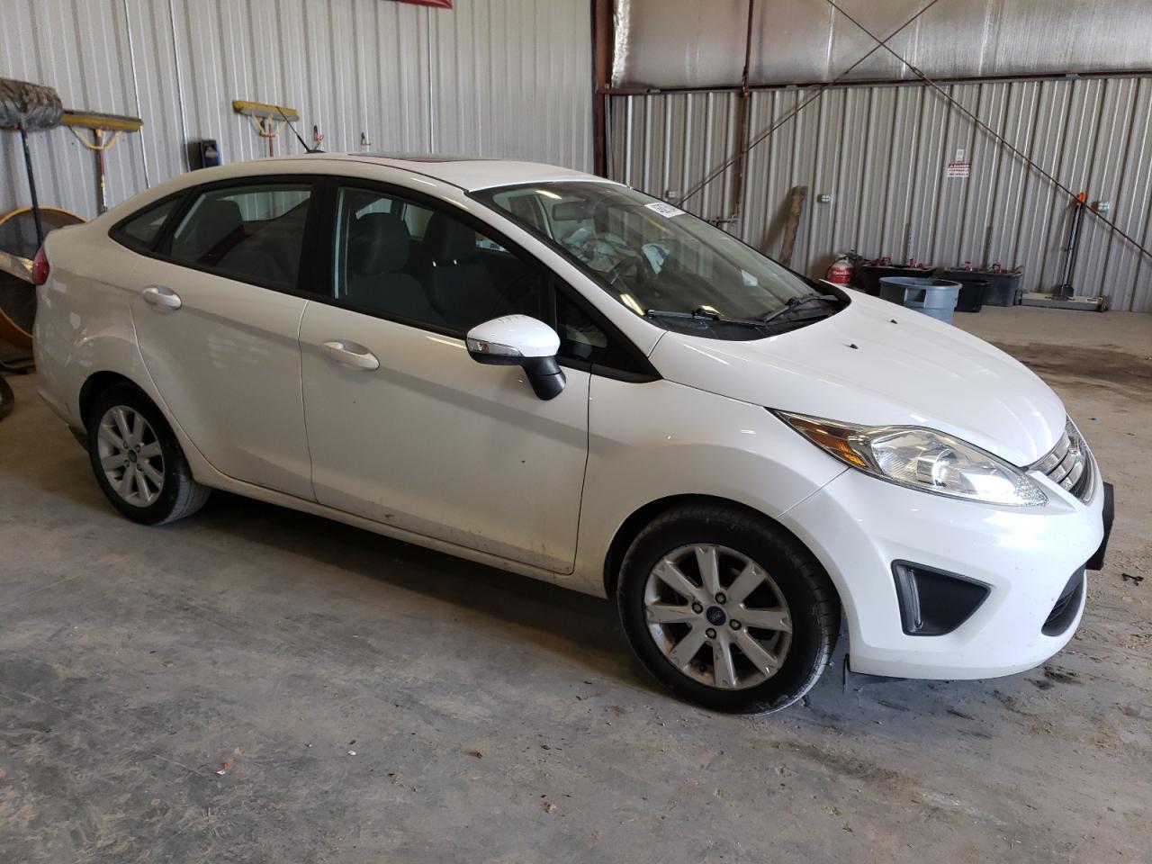 2013 FORD FIESTA SE - Фото 4