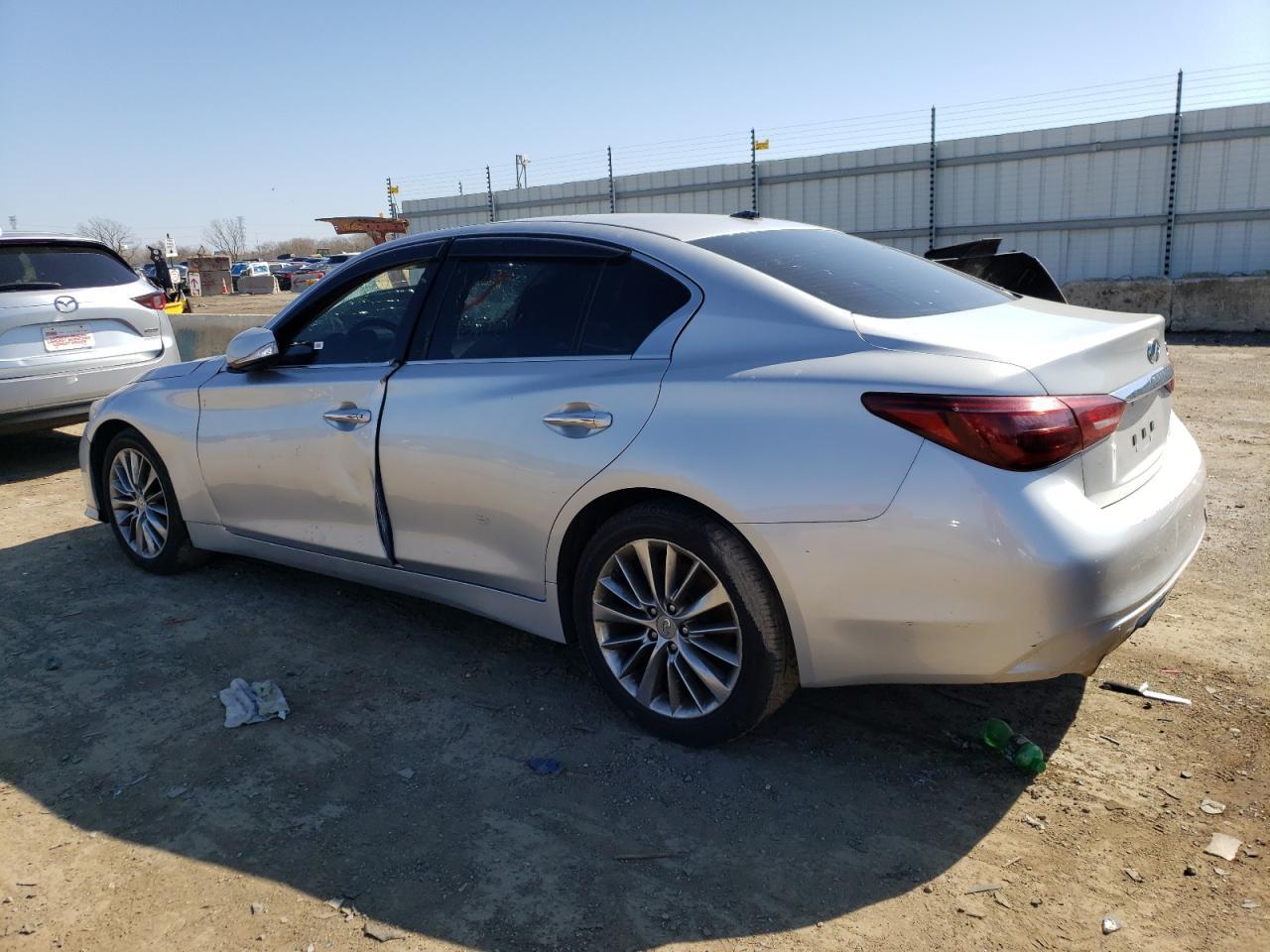 2018 INFINITI Q50 LUXE - Image 2