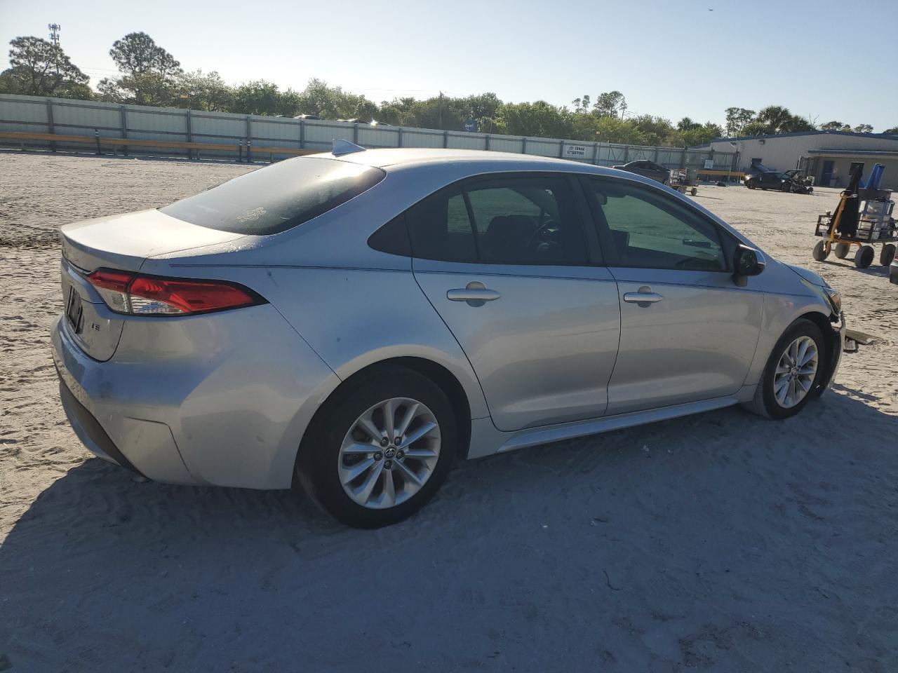 2020 TOYOTA COROLLA LE - Фото 3