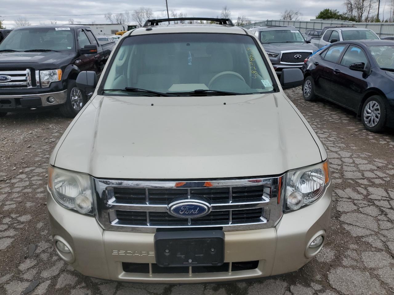 2010 FORD ESCAPE XLT - Image 5