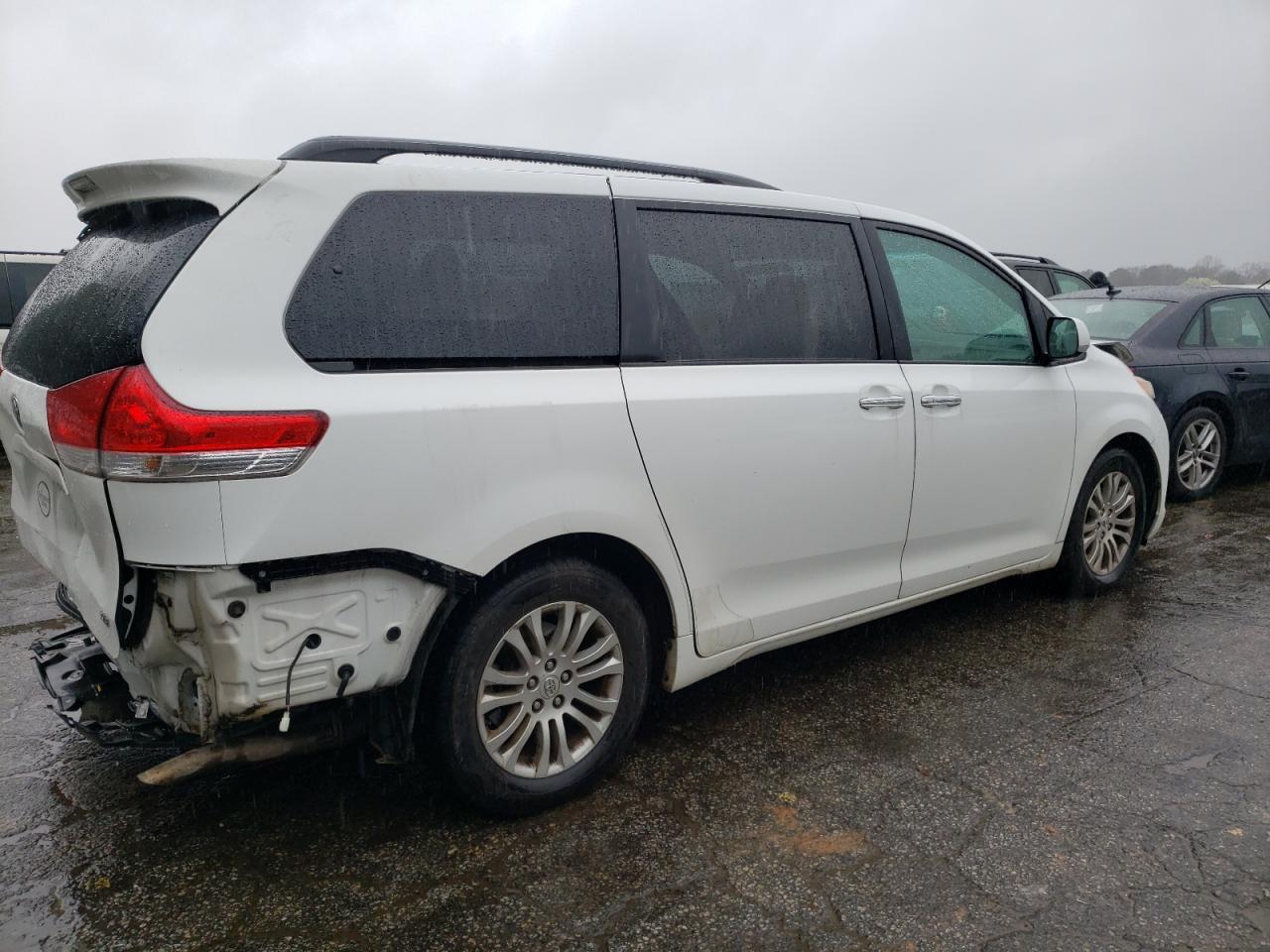 2011 TOYOTA SIENNA XLE - Фото 3