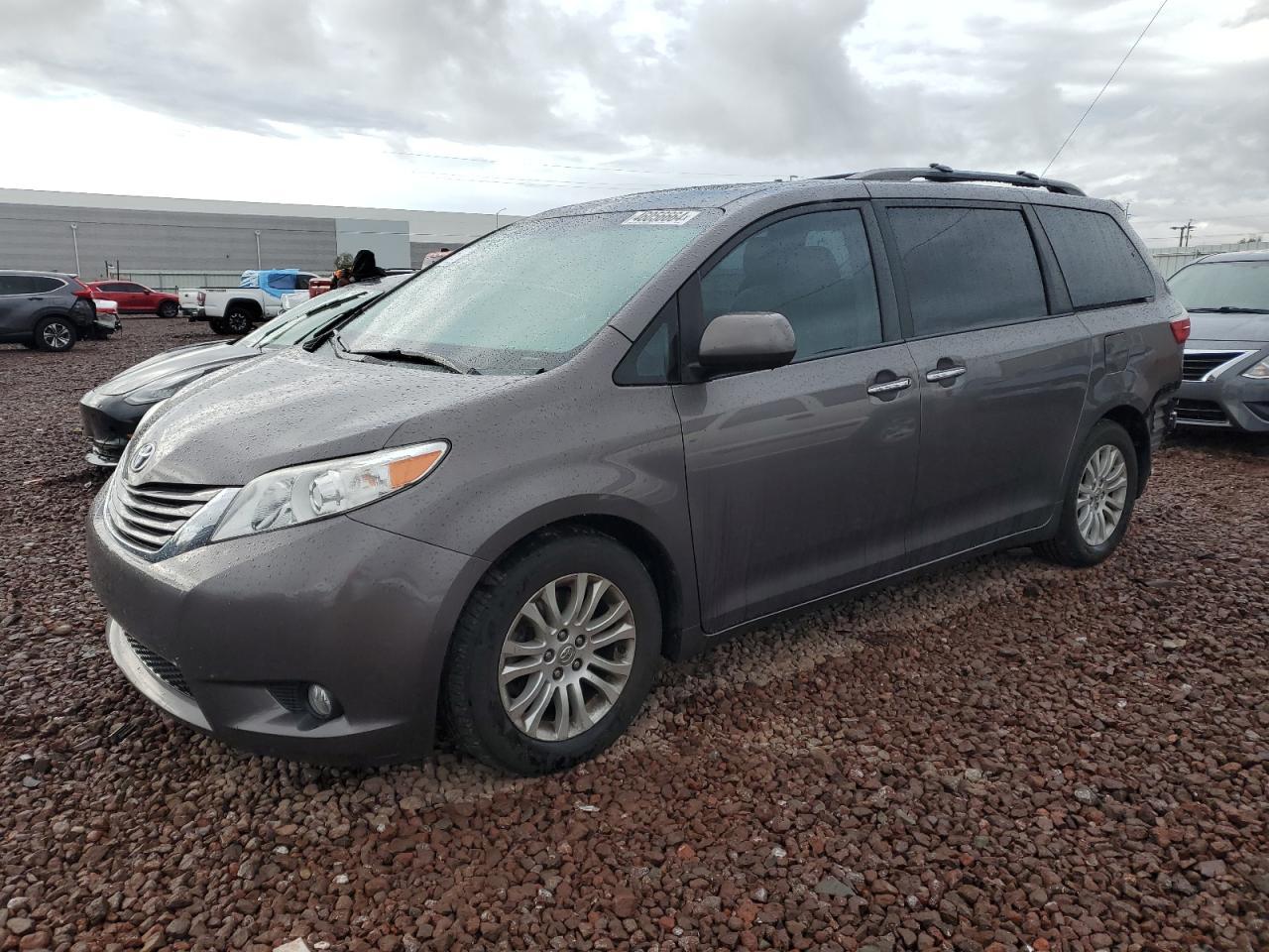 2015 TOYOTA SIENNA XLE