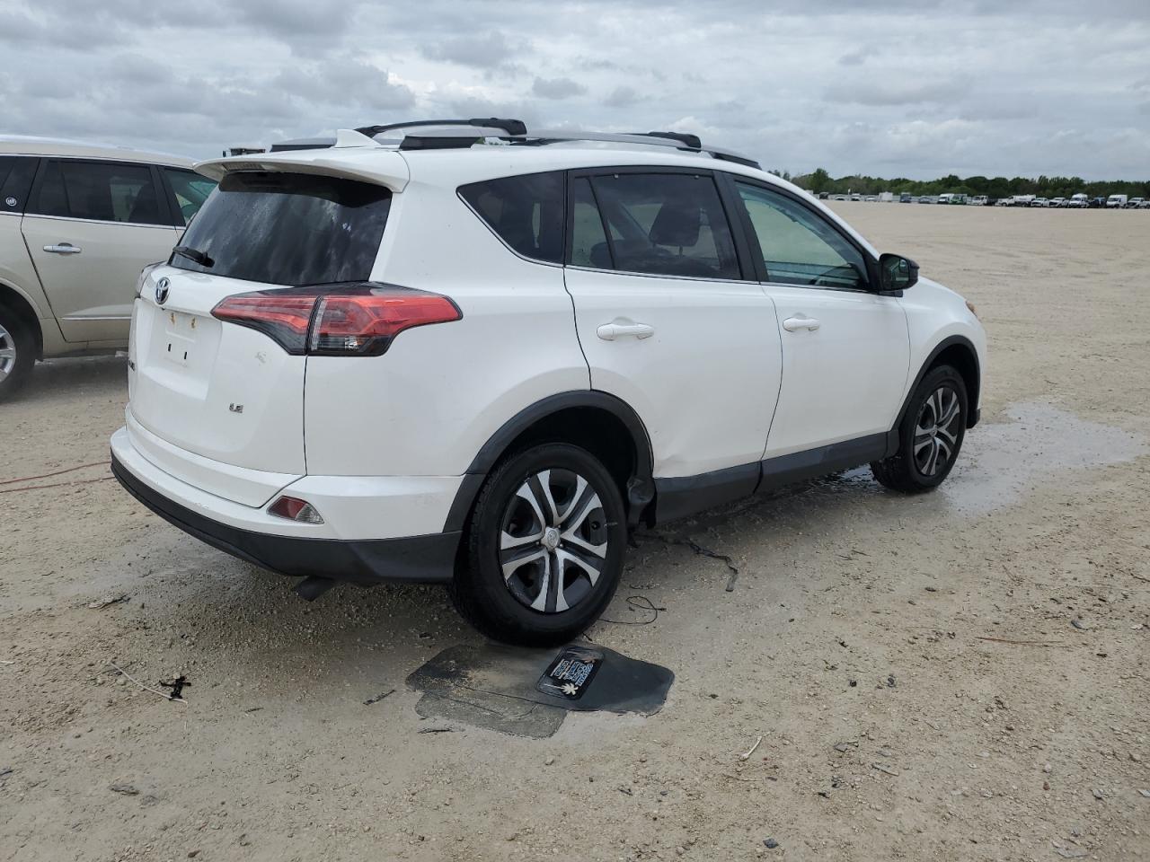 2018 TOYOTA RAV4 LE - Image 3