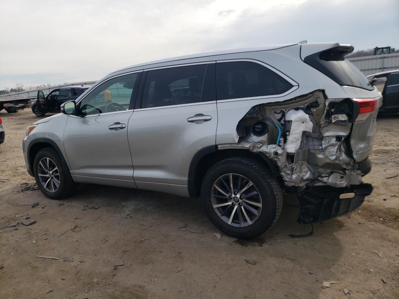 2018 TOYOTA HIGHLANDER - Image 2