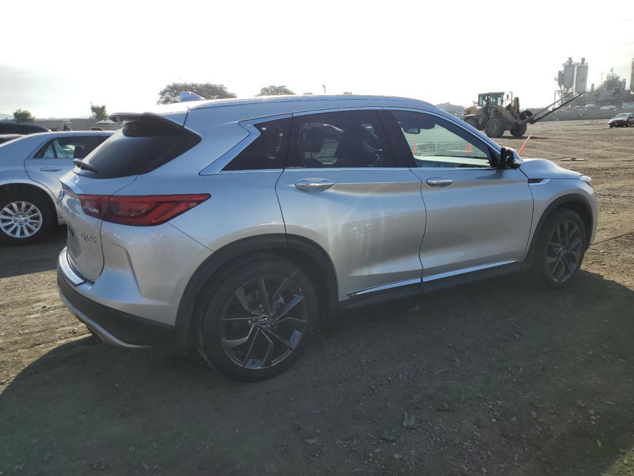 2019 INFINITI QX50 ESSEN - Image 3