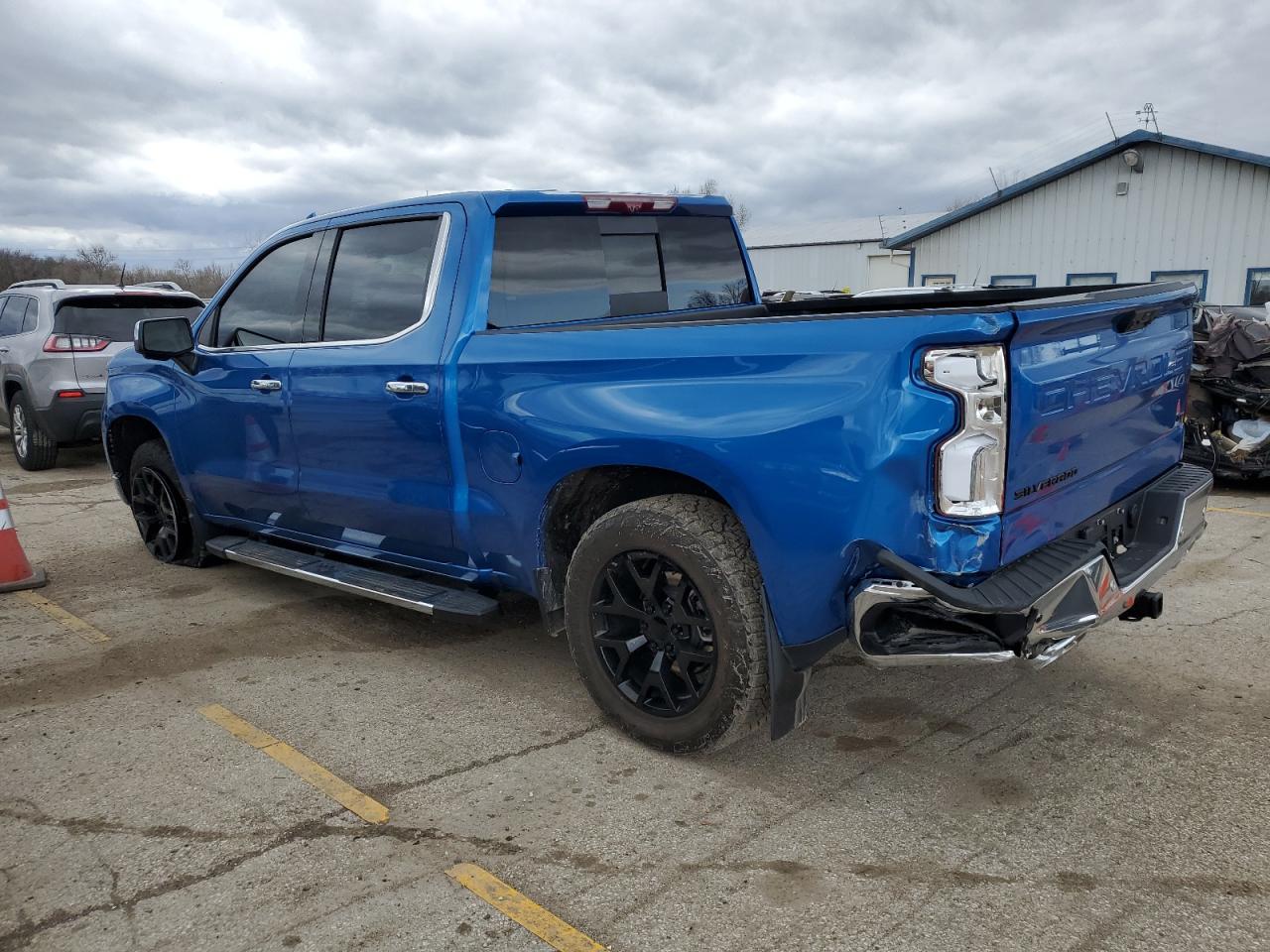 2023 CHEVROLET SILVERADO - Image 2
