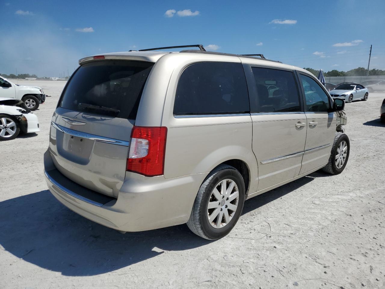 2014 CHRYSLER TOWN & COU - Фото 3