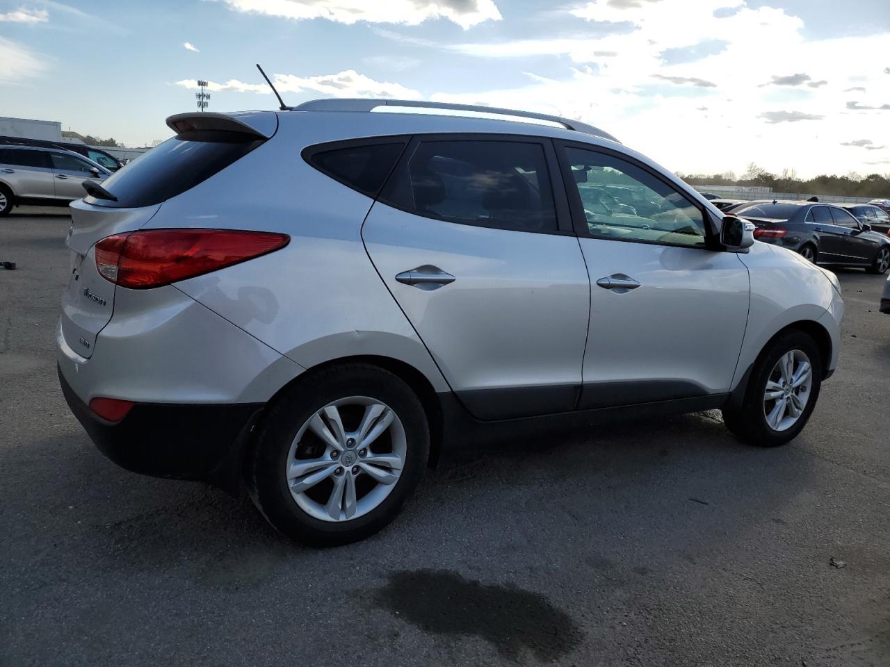 2012 HYUNDAI TUCSON GLS - Image 3