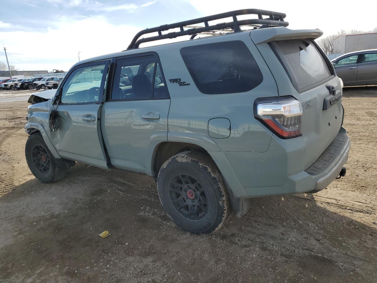 2022 TOYOTA 4RUNNER SR - Фото 2
