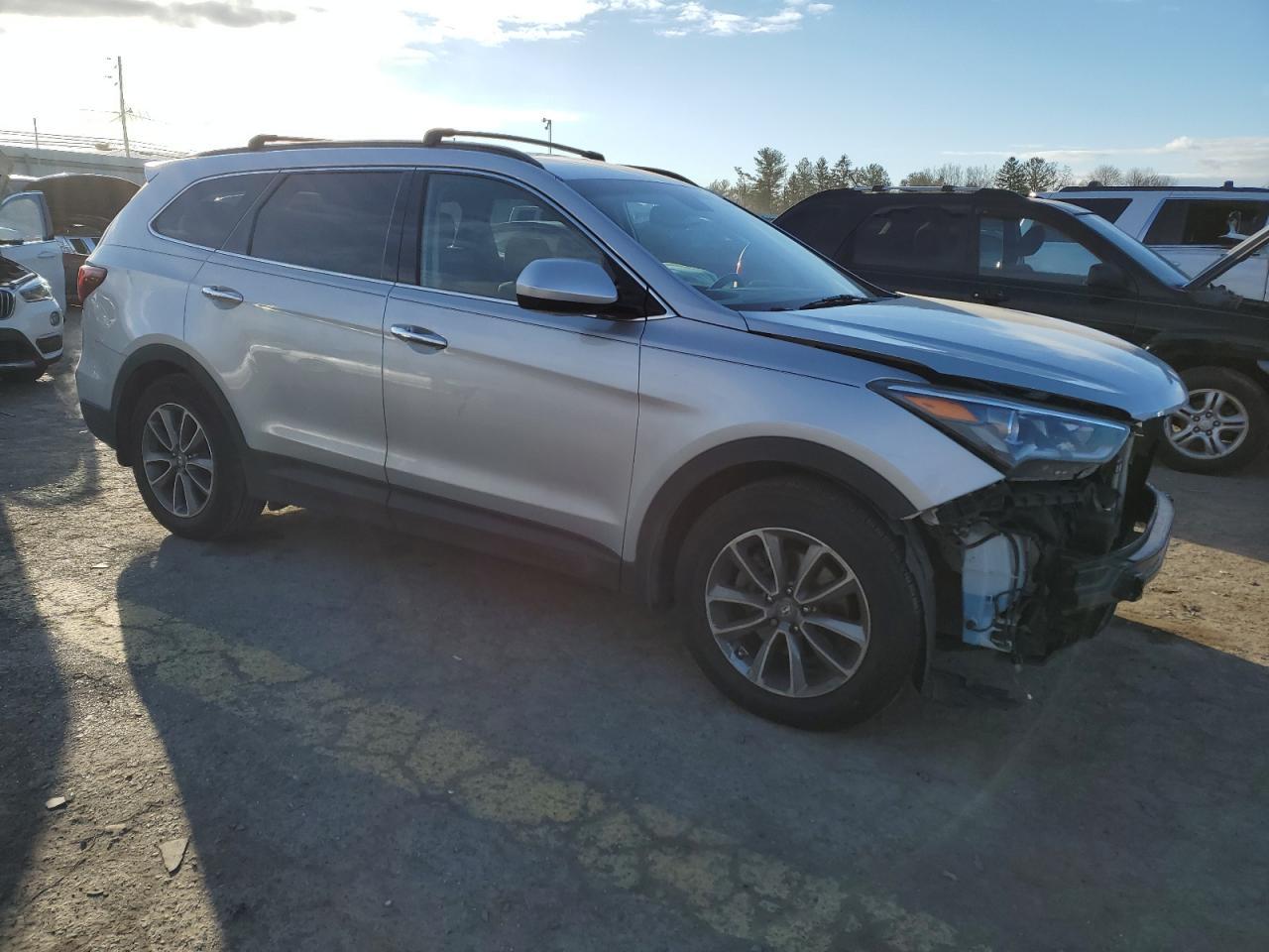 2017 HYUNDAI SANTA FE S - Image 4