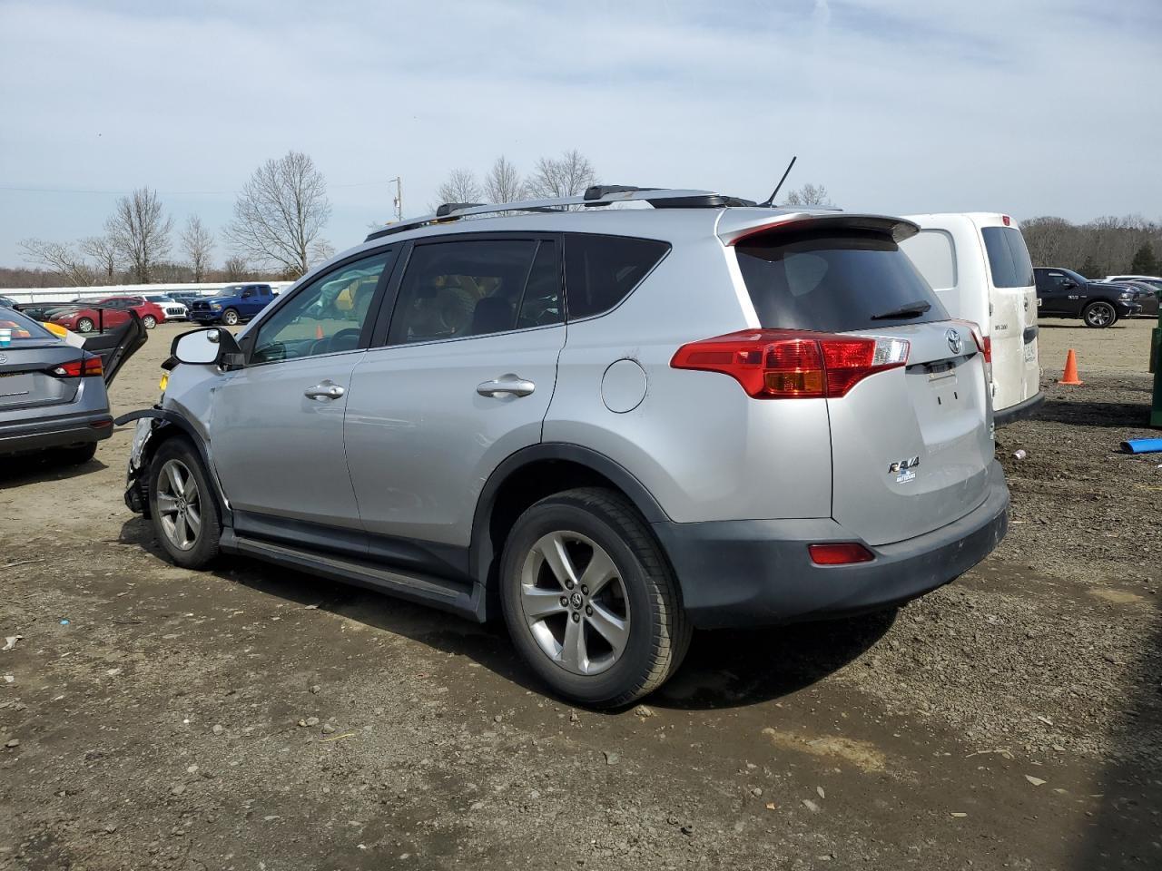 2015 TOYOTA RAV4 XLE - Фото 2