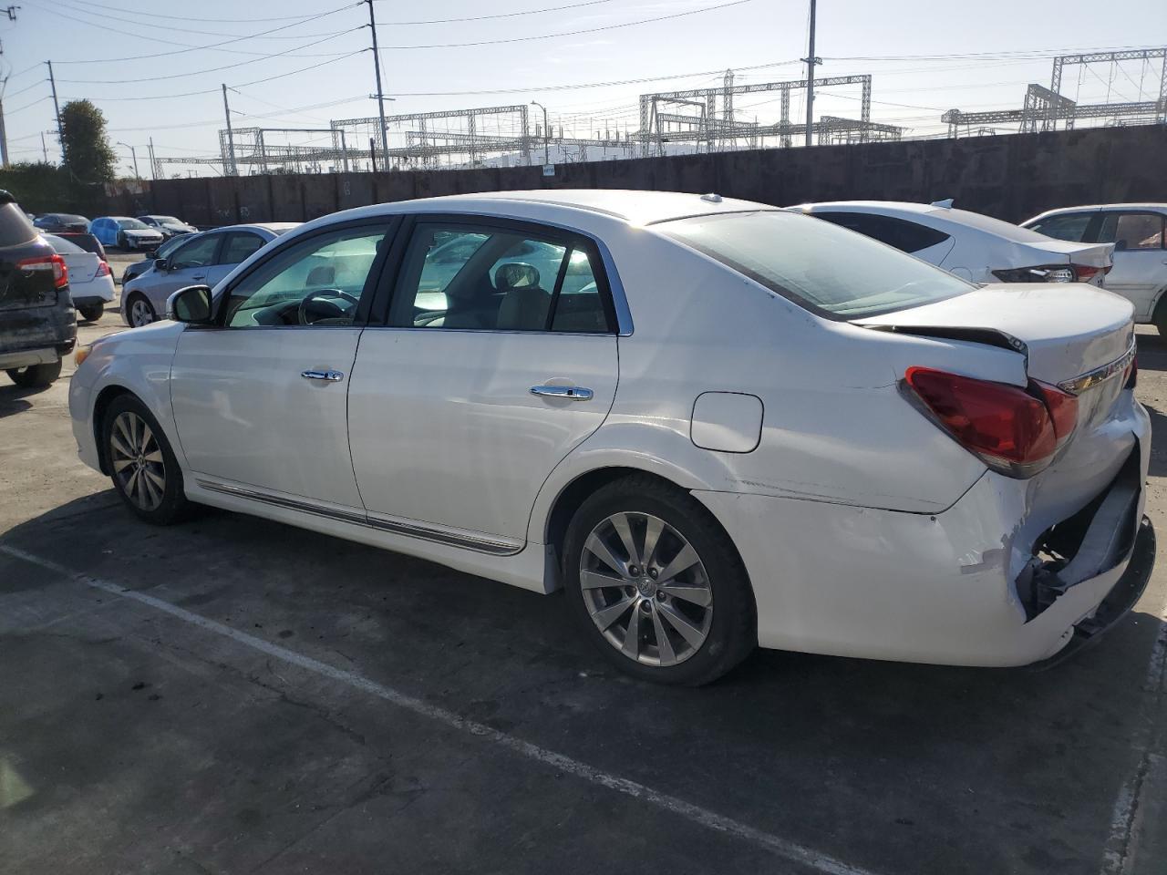 2011 TOYOTA AVALON BAS - Image 2