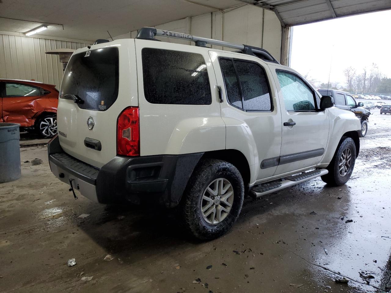 2015 NISSAN XTERRA X - Фото 3