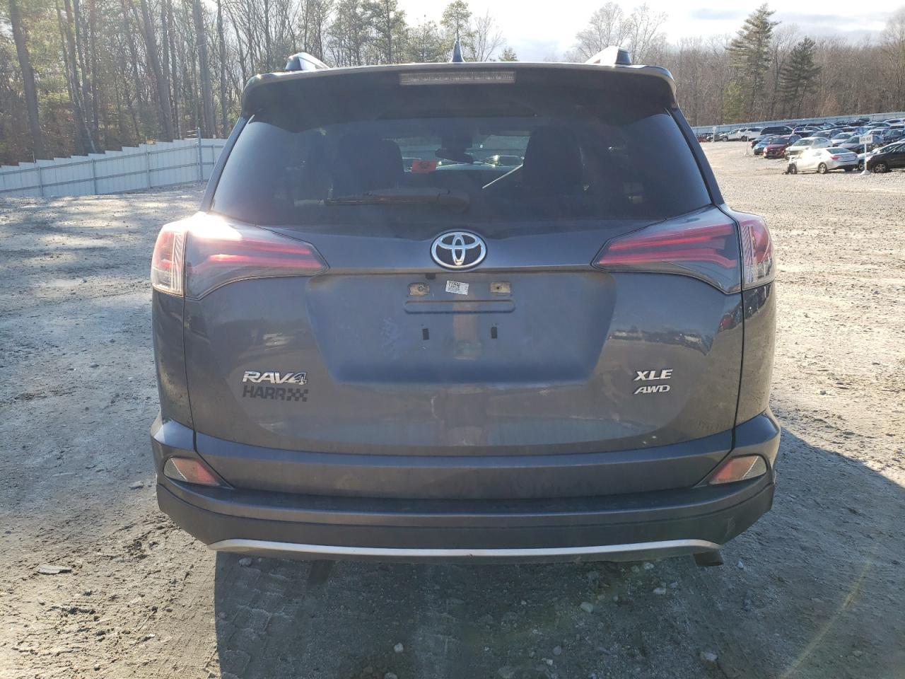2017 TOYOTA RAV4 XLE - Фото 6