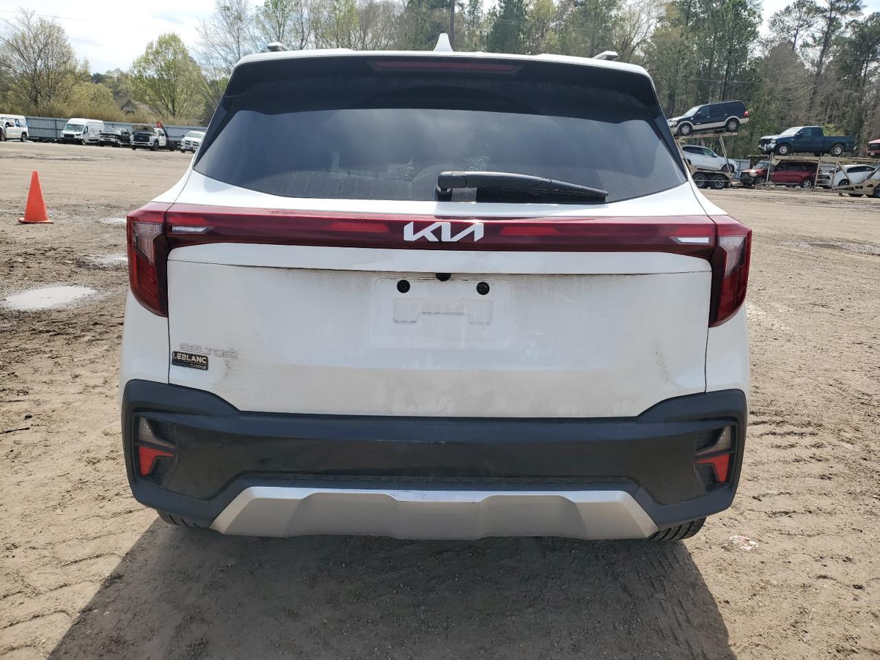2024 KIA SELTOS EX - Image 6