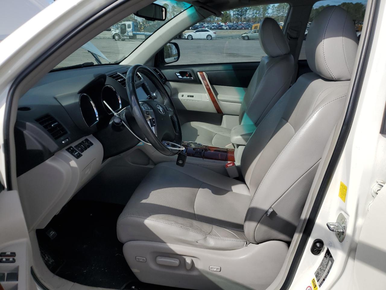 2011 TOYOTA HIGHLANDER - Image 7