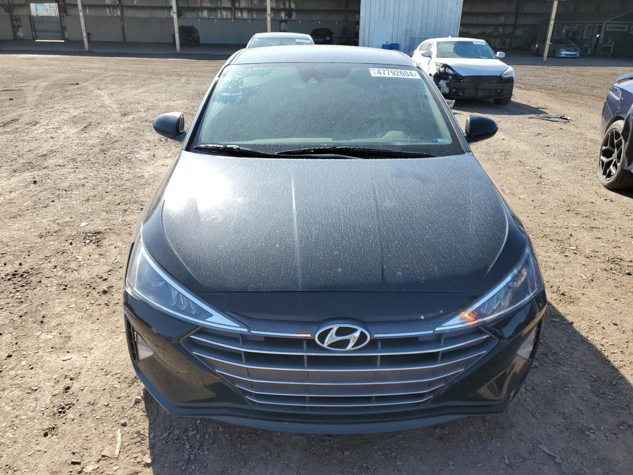 2019 HYUNDAI ELANTRA SE - Фото 5