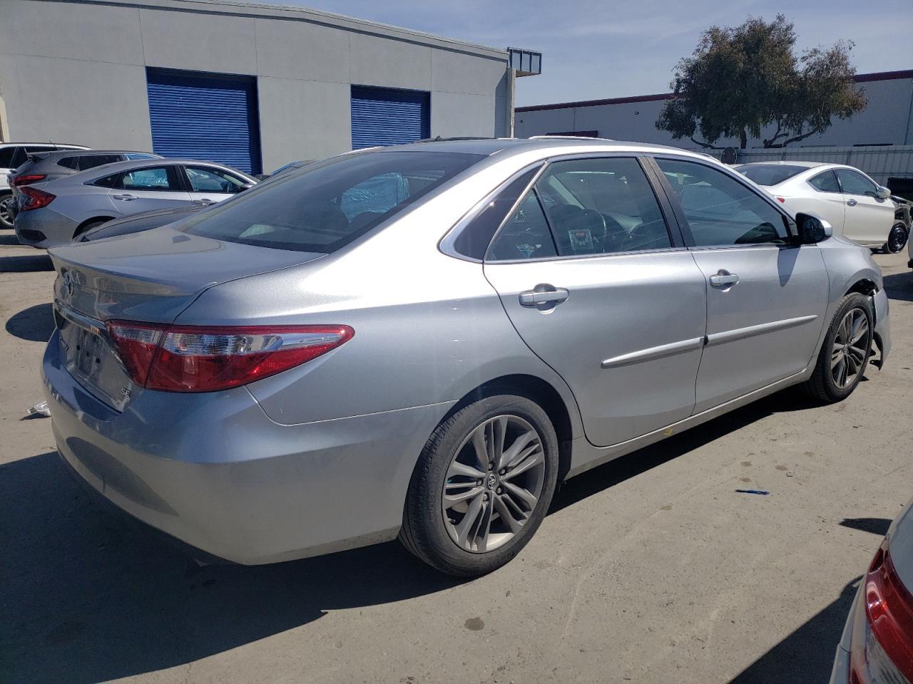 2016 TOYOTA CAMRY LE - Фото 3