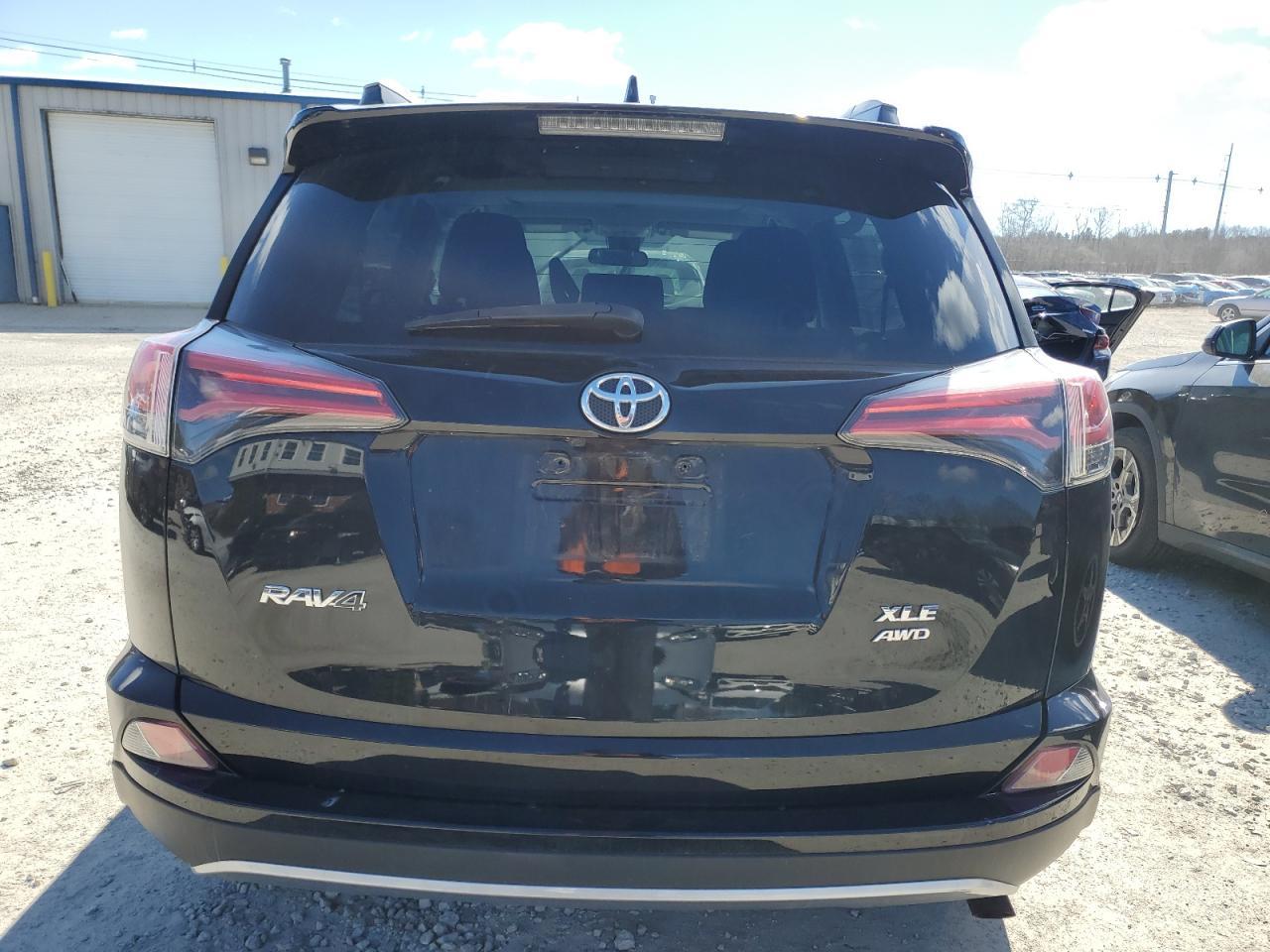 2017 TOYOTA RAV4 XLE - Фото 6