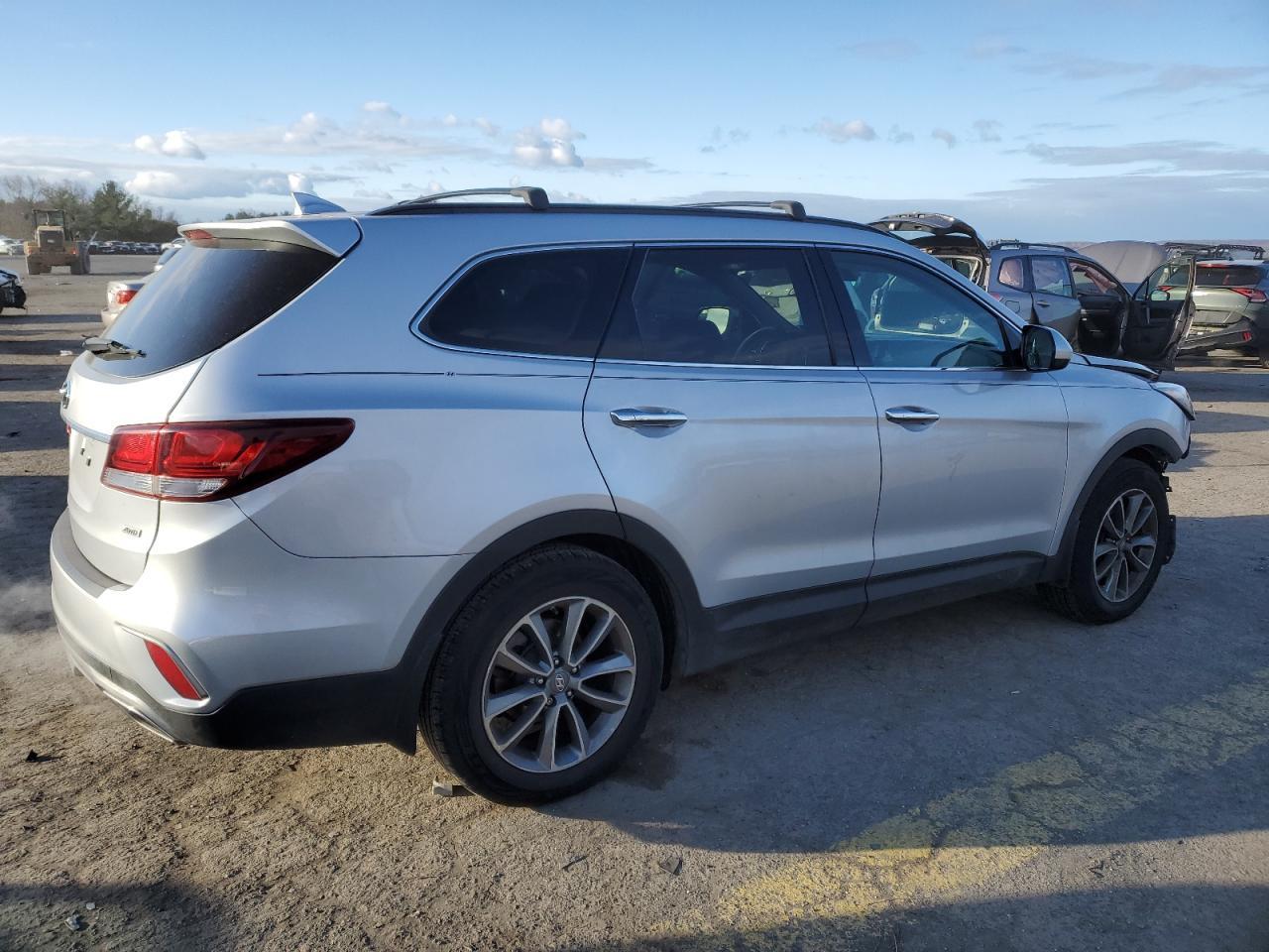 2017 HYUNDAI SANTA FE S - Image 3
