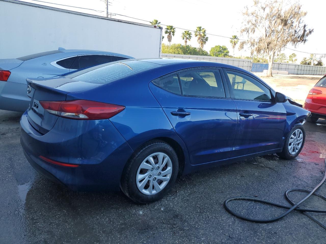 2018 HYUNDAI ELANTRA SE - Image 3