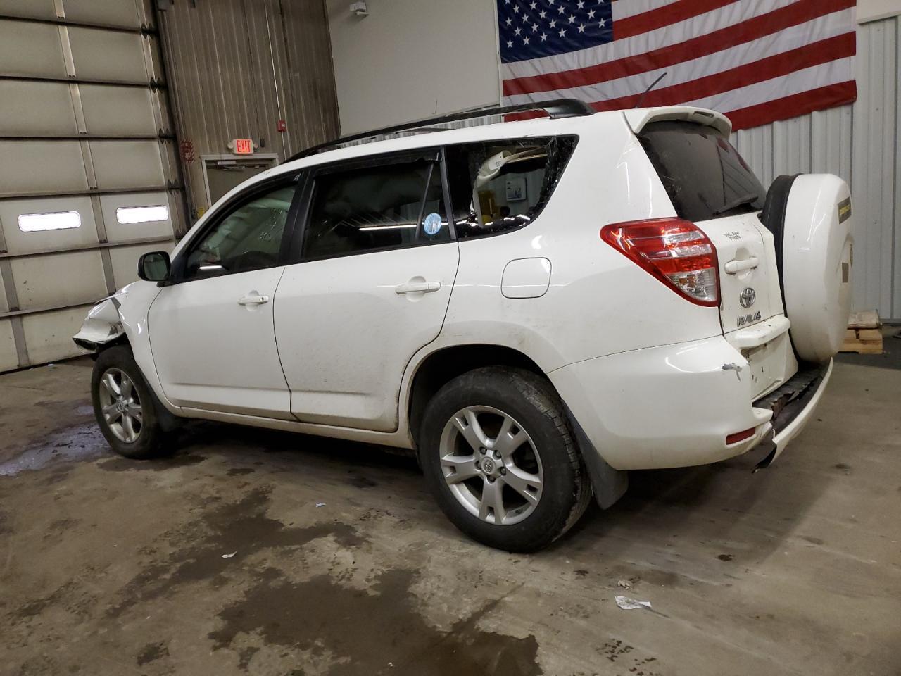2011 TOYOTA RAV4 - Image 2