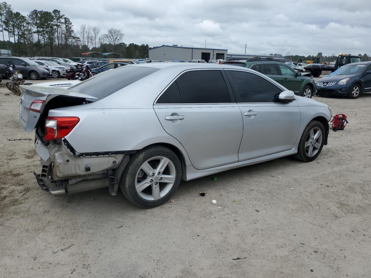 2013 TOYOTA CAMRY L - Фото 3