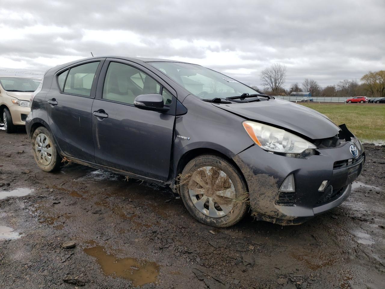 2013 TOYOTA PRIUS C - Image 4