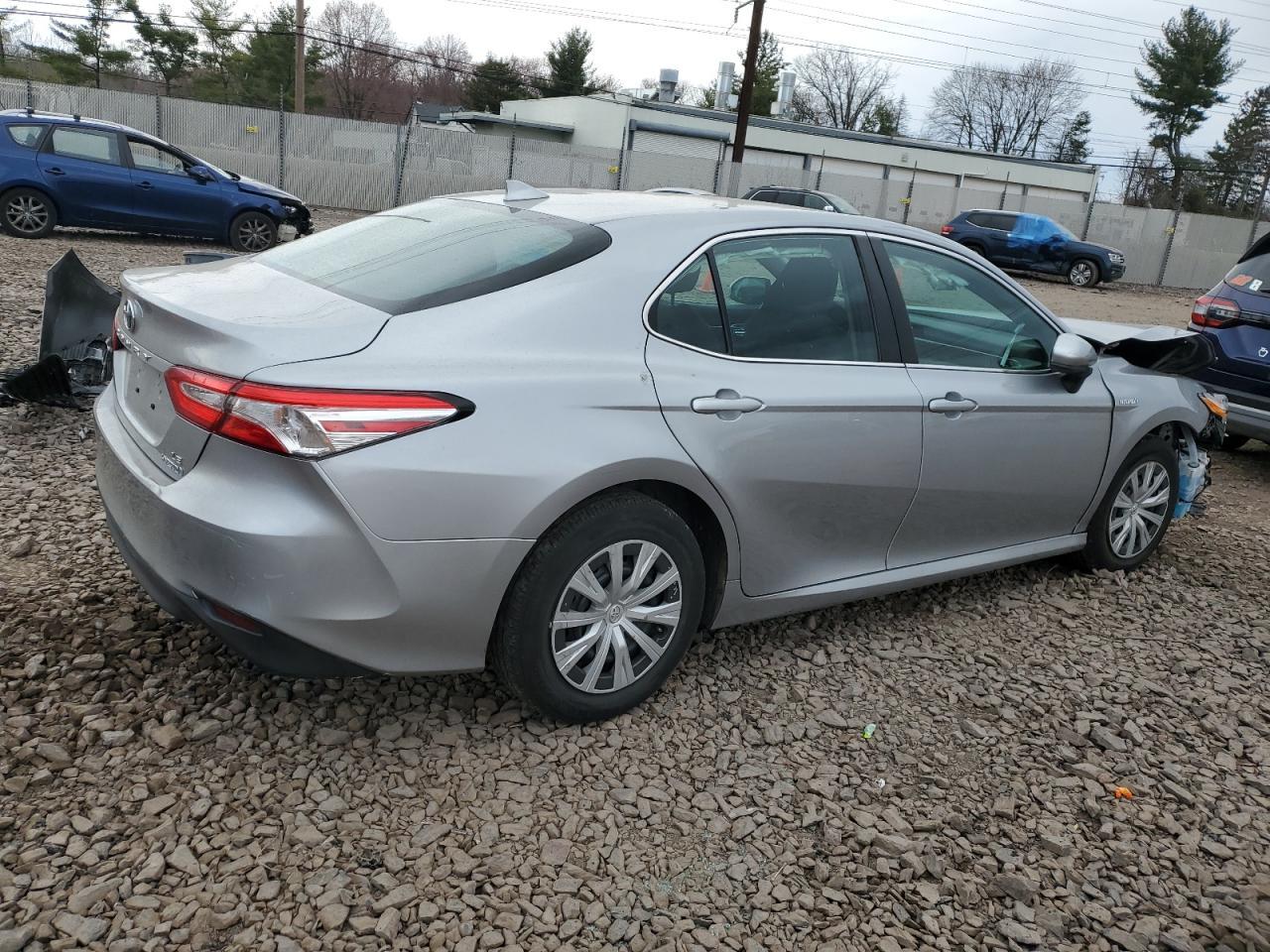 2020 TOYOTA CAMRY LE - Фото 3