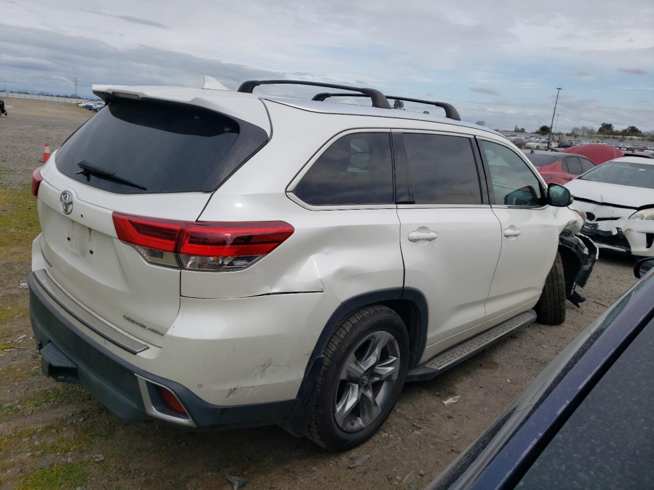 2019 TOYOTA HIGHLANDER - Фото 3