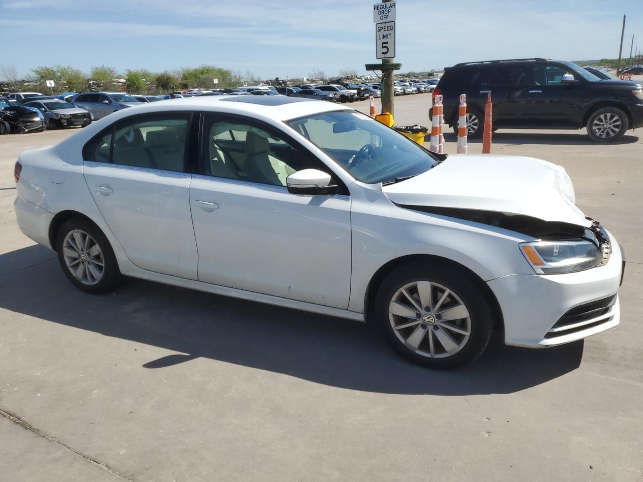 2016 VOLKSWAGEN JETTA SE - Image 4