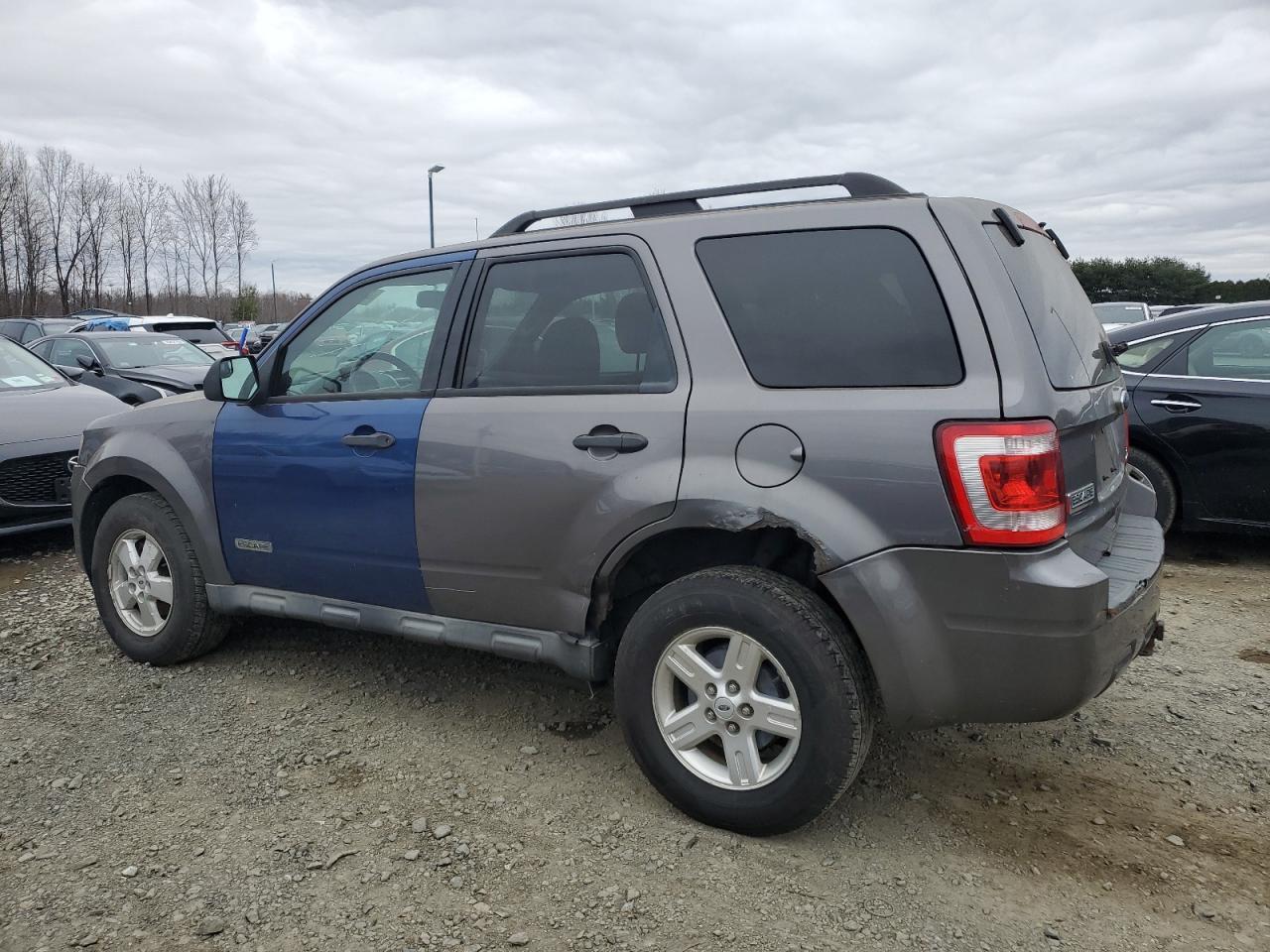 2010 FORD ESCAPE XLT - Image 2